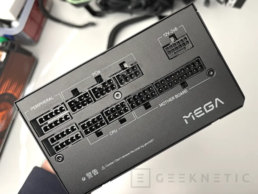 Geeknetic FSP MEGA GM 1200W Review 6