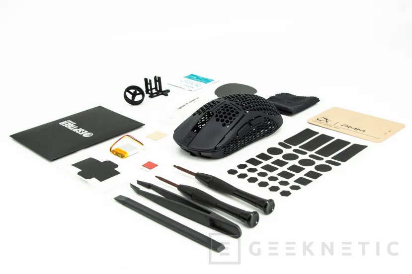 Geeknetic PMM se mete con el Logitech G Pro X2 Superstrike y promete adelgazarlo casi a la mitad 1