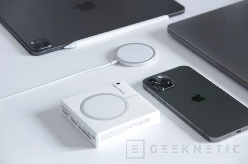 Geeknetic Un vídeo viral de TikTok sugiere que Apple sustituirá el conector USB-C por uno MagSafe. Es un rumor totalmente falso 2
