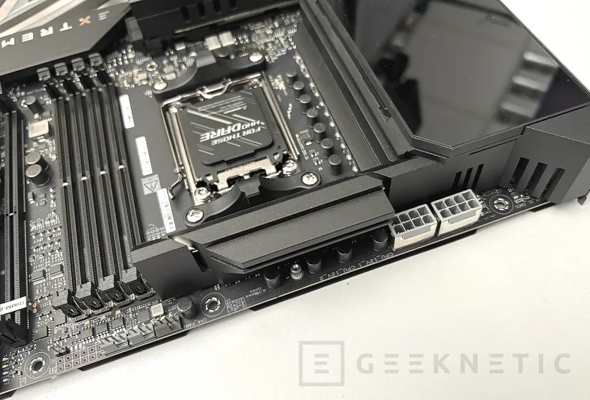 Geeknetic ASUS ROG CROSSHAIR X870E EXTREME Review 22