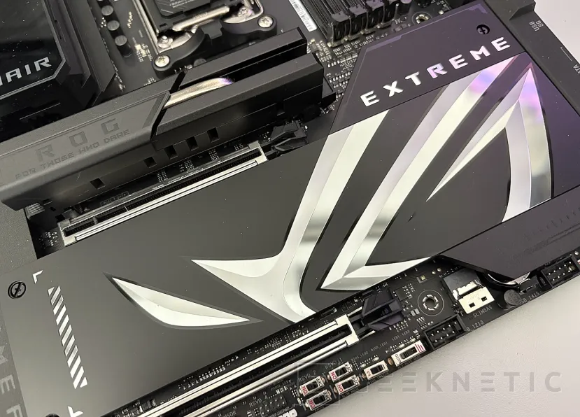 Geeknetic ASUS ROG CROSSHAIR X870E EXTREME Review 6