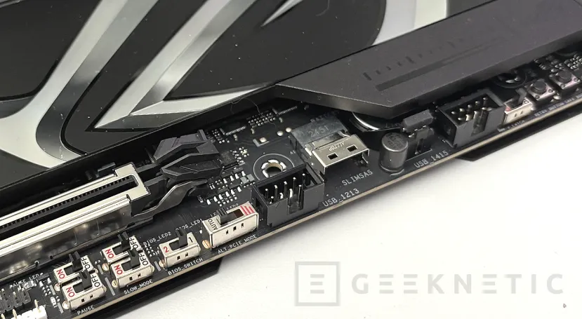 Geeknetic ASUS ROG CROSSHAIR X870E EXTREME Review 12