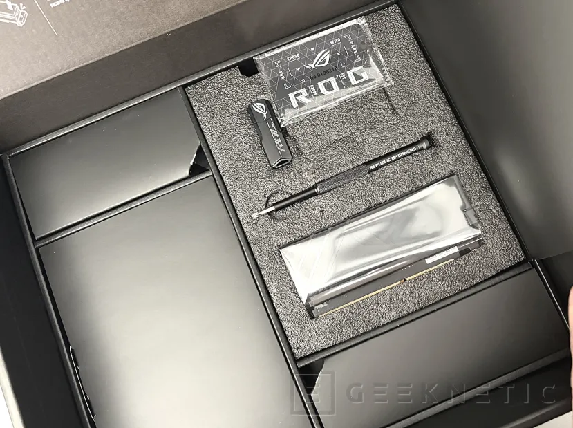 Geeknetic ASUS ROG CROSSHAIR X870E EXTREME Review 3