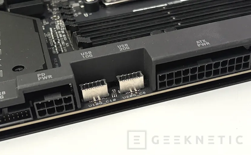 Geeknetic ASUS ROG CROSSHAIR X870E EXTREME Review 19