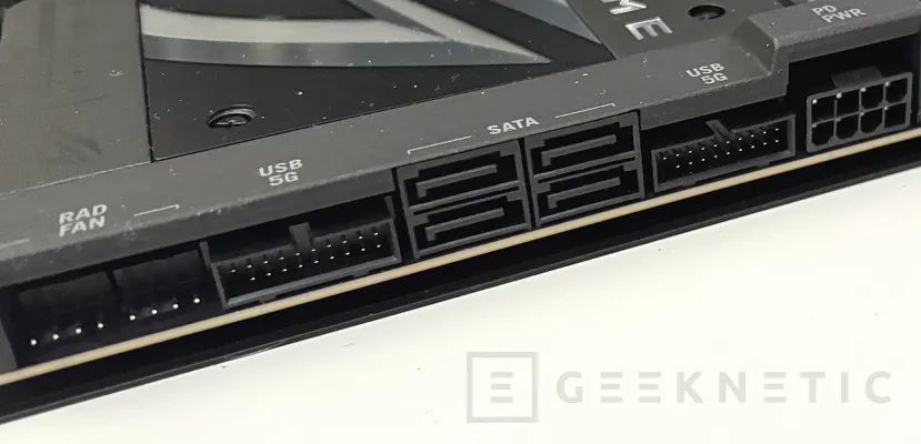 Geeknetic ASUS ROG CROSSHAIR X870E EXTREME Review 13