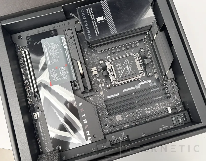 Geeknetic ASUS ROG CROSSHAIR X870E EXTREME Review 2