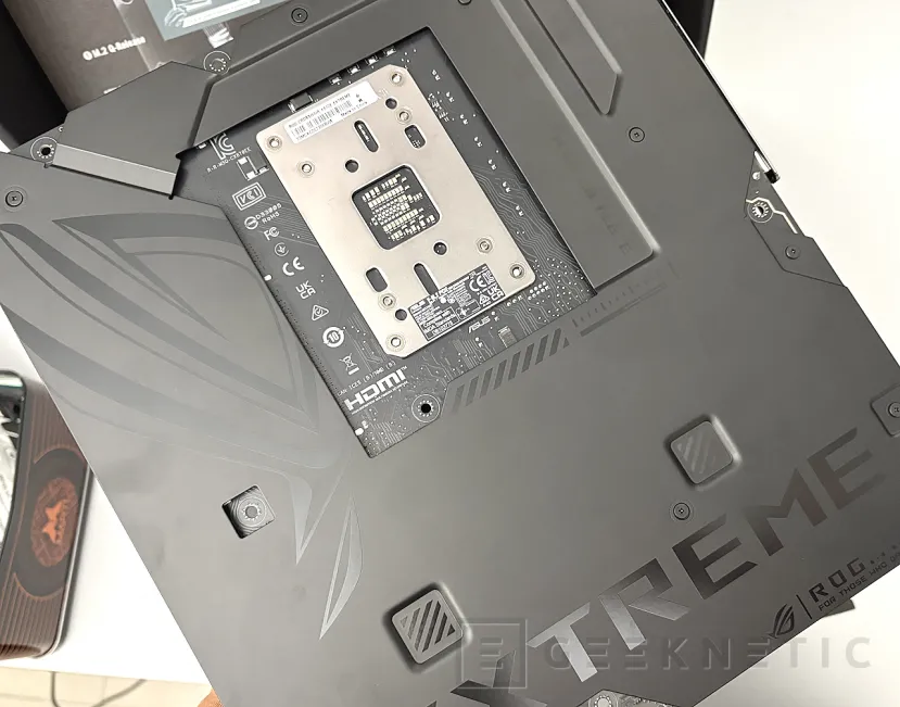 Geeknetic ASUS ROG CROSSHAIR X870E EXTREME Review 24