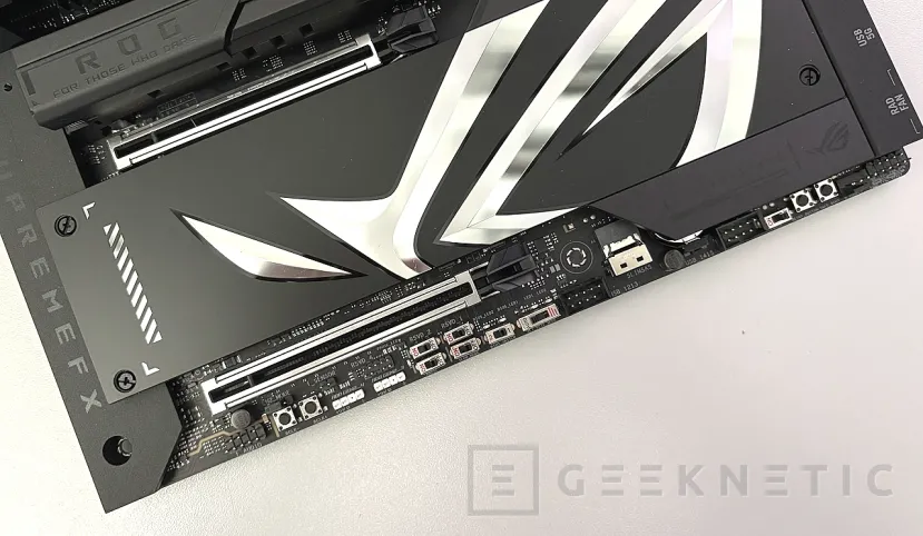 Geeknetic ASUS ROG CROSSHAIR X870E EXTREME Review 16