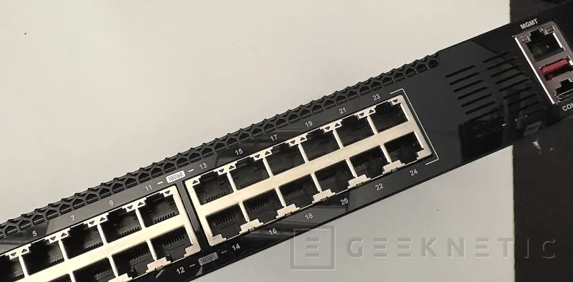 Geeknetic QNAP QSW-M3224-24T Review 3