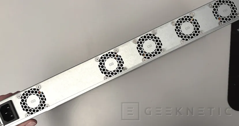 Geeknetic QNAP QSW-M3224-24T Review 10