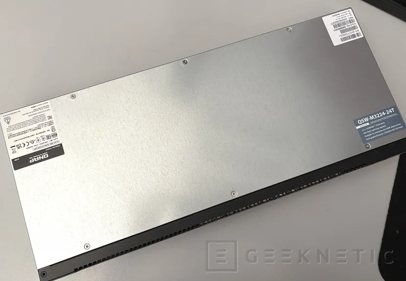 Geeknetic QNAP QSW-M3224-24T Review 8