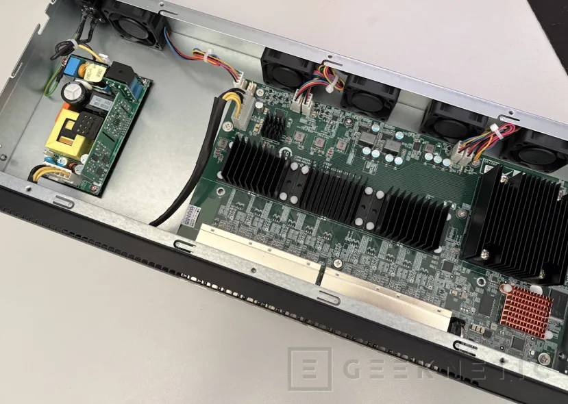 Geeknetic QNAP QSW-M3224-24T Review 5