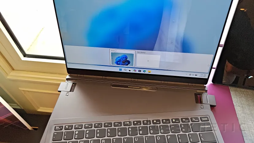 Geeknetic Lenovo reinventa el portátil de doble pantalla con el ThinkBook Modular AI PC Concept 5