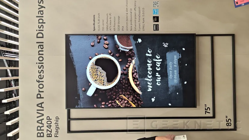 Geeknetic Sony presenta sus nuevas pantallas Bravia para entornos colaborativos y un sistema de visualización 3D inmersiva que se controla con gestos 1