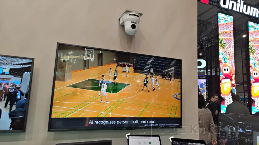 Geeknetic Sony presenta sus nuevas pantallas Bravia para entornos colaborativos y un sistema de visualización 3D inmersiva que se controla con gestos 6