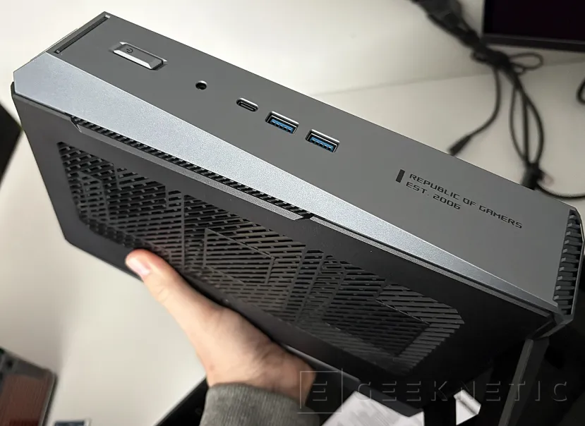 Geeknetic ASUS ROG GR70 MiniPC Review 3