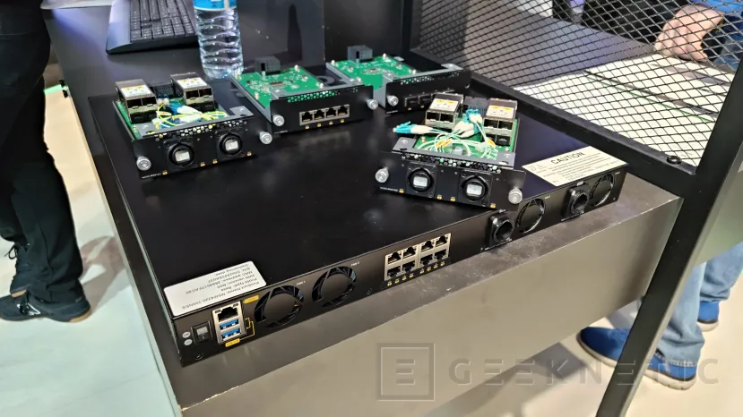 Geeknetic Nuevos Switches totalmente gestionados de NETGEAR, hasta 16 puertos de 100 Gbps o 16 conectores PoE 8 de ellos con Neutrik 2