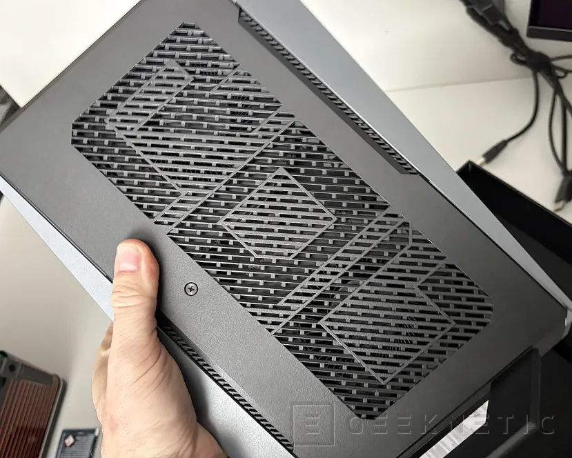 Geeknetic ASUS ROG GR70 MiniPC Review 4