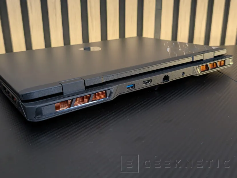 Geeknetic MSI Crosshair 16 HX AI D2XW Review 3