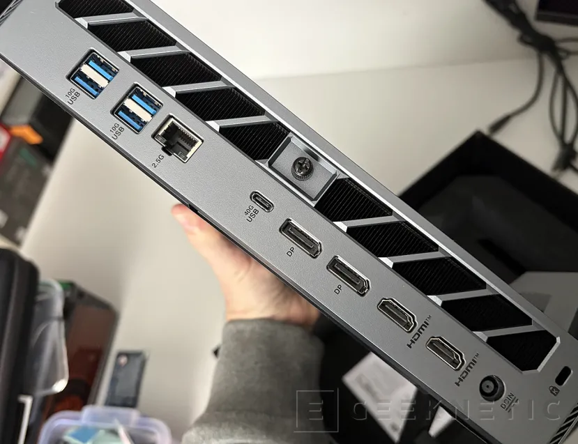 Geeknetic ASUS ROG GR70 MiniPC Review 16