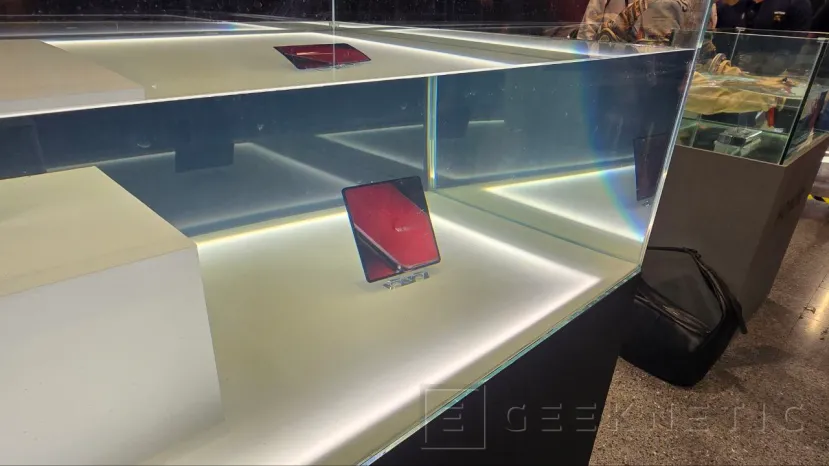 Geeknetic El plegable HONOR Magic V6 aparece a las puertas del MWC con una enorme batería de 6.660 mAh 5