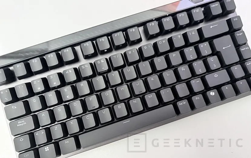 Geeknetic ASUS ROG Falchion Ace 75 HE Review 6