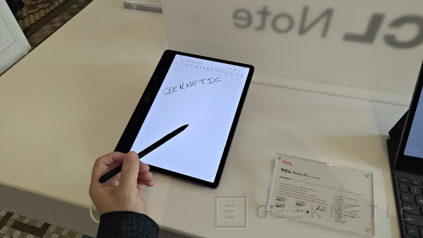 Geeknetic TCL nos enseña su Note A1 NXTPAPER, un tablet con la que quieren que te olvides del papel 2