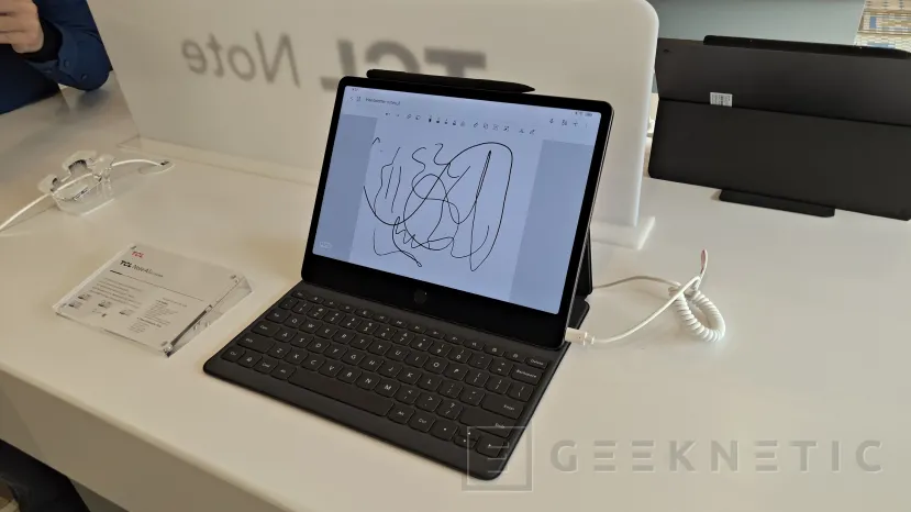 Geeknetic TCL nos enseña su Note A1 NXTPAPER, un tablet con la que quieren que te olvides del papel 1