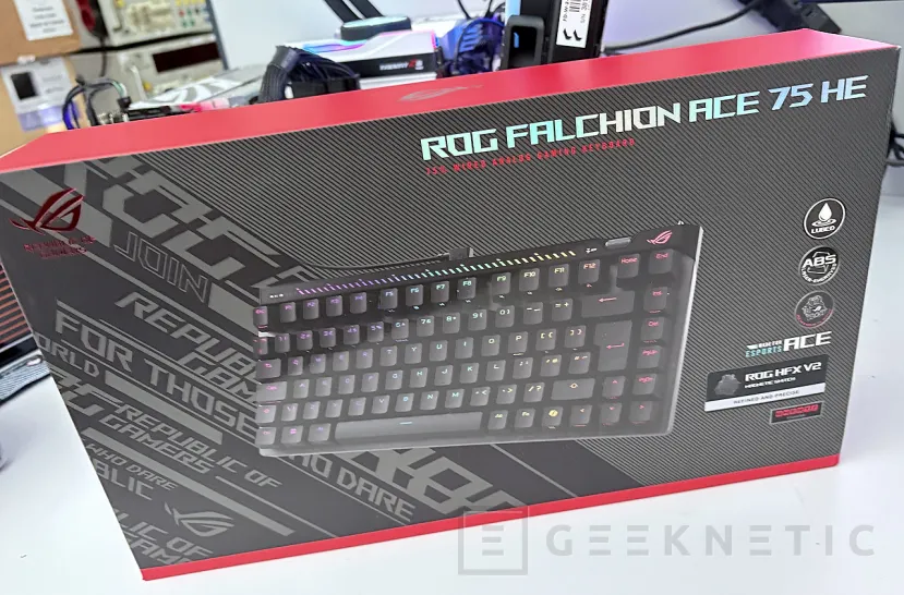 Geeknetic ASUS ROG Falchion Ace 75 HE Review 1