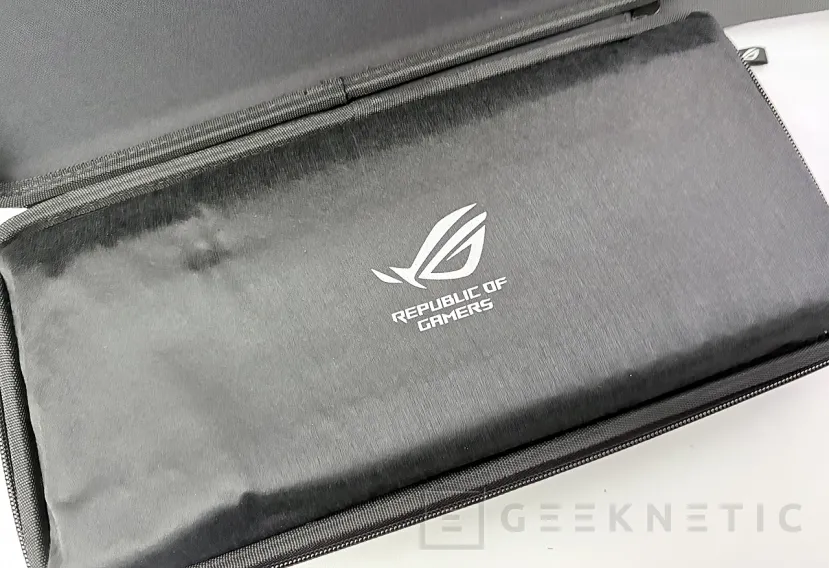 Geeknetic ASUS ROG Falchion Ace 75 HE Review 3