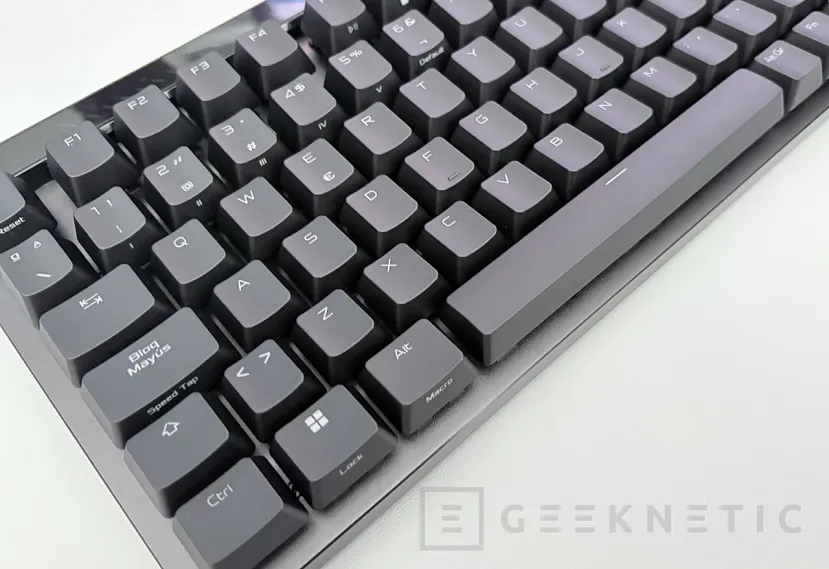 Geeknetic ASUS ROG Falchion Ace 75 HE Review 7