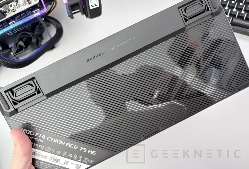 Geeknetic ASUS ROG Falchion Ace 75 HE Review 11