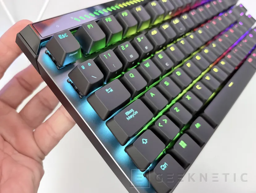 Geeknetic ASUS ROG Falchion Ace 75 HE Review 25