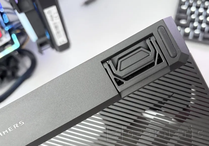 Geeknetic ASUS ROG Falchion Ace 75 HE Review 17