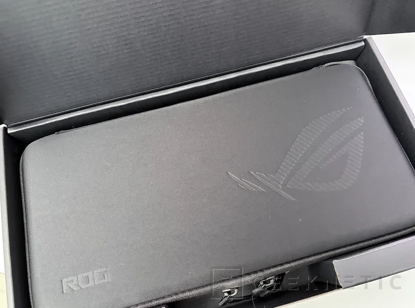 Geeknetic ASUS ROG Falchion Ace 75 HE Review 2