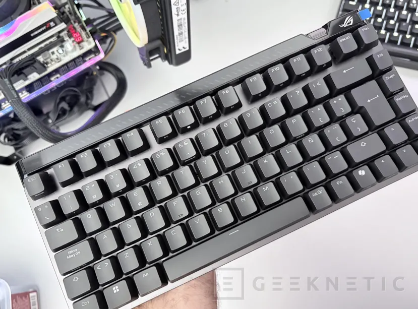 Geeknetic ASUS ROG Falchion Ace 75 HE Review 14