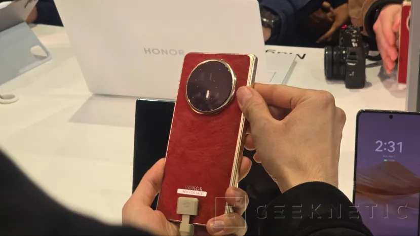 Geeknetic El plegable HONOR Magic V6 aparece a las puertas del MWC con una enorme batería de 6.660 mAh 4