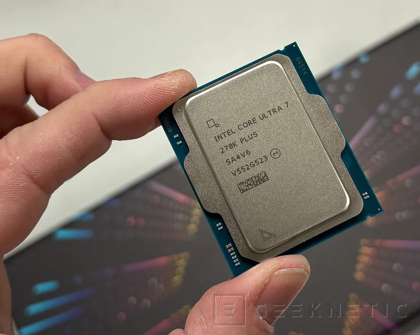 Geeknetic Intel lanza los Core Ultra 200K Plus con más núcleos, DDR5-7200 y precios desde 199 dólares 13