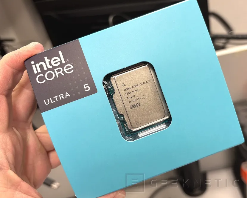 Geeknetic Intel lanza los Core Ultra 200K Plus con más núcleos, DDR5-7200 y precios desde 199 dólares 3