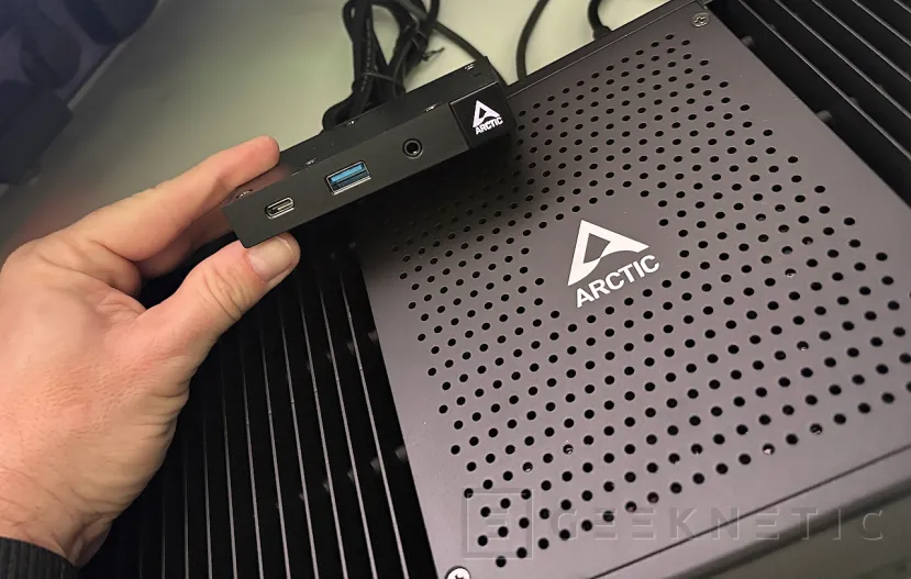 Geeknetic Arctic Senza AI 370 Review 12