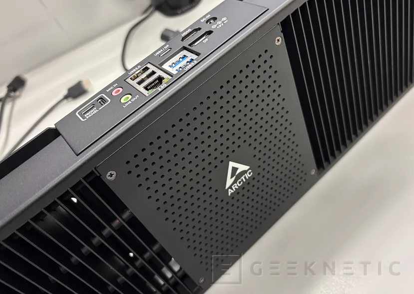 Geeknetic Arctic Senza AI 370 Review 10