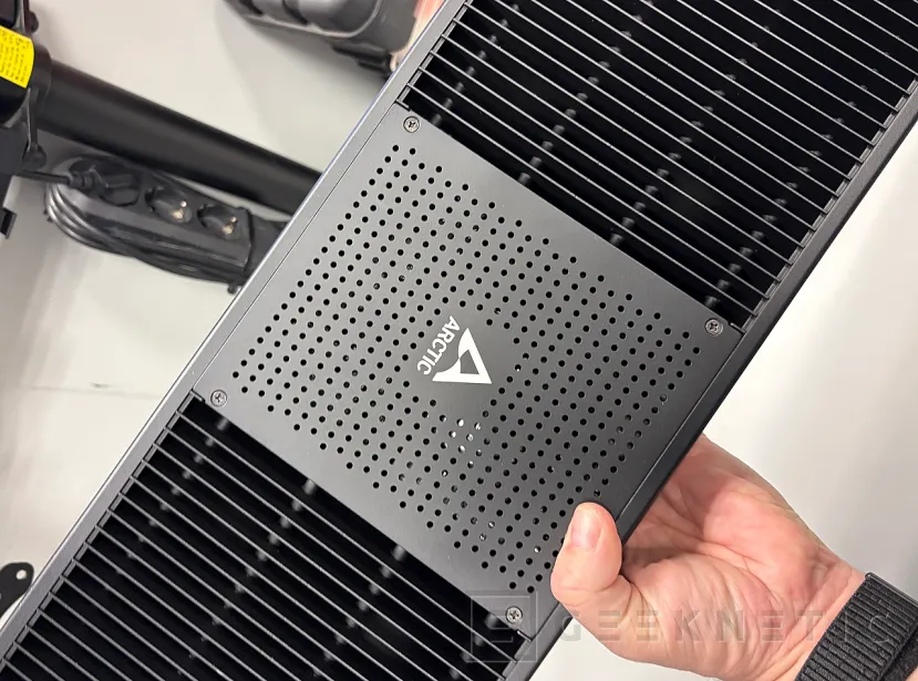 Geeknetic Arctic Senza AI 370 Review 2