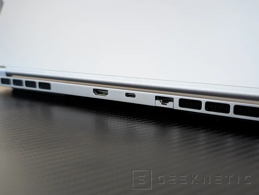 Geeknetic PCSpecialist 14" Lafité AI AMD Review 5