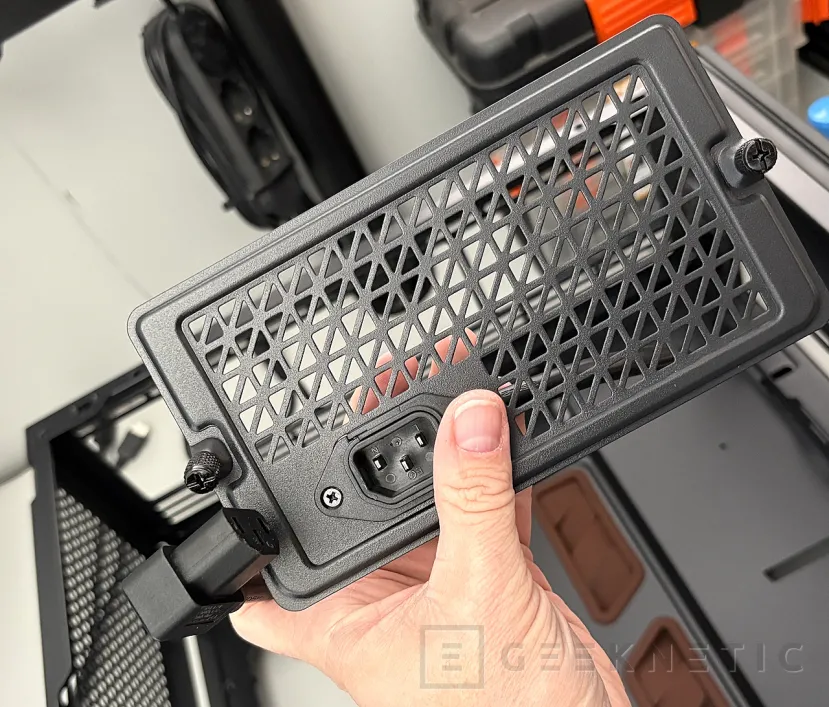 Geeknetic Antec Flux Pro Noctua Edition Review 23