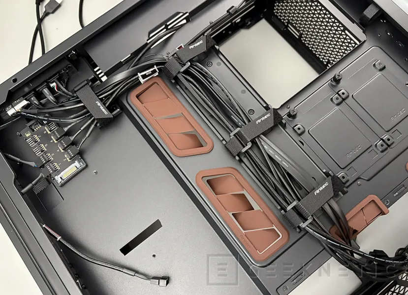 Geeknetic Antec Flux Pro Noctua Edition Review 18