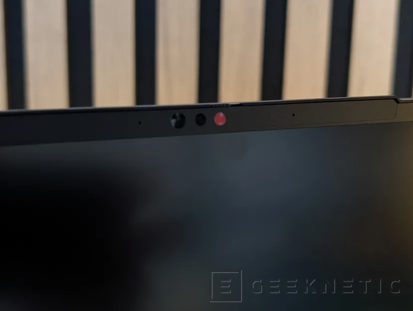 Geeknetic PCSpecialist 14" Lafité AI AMD Review 7