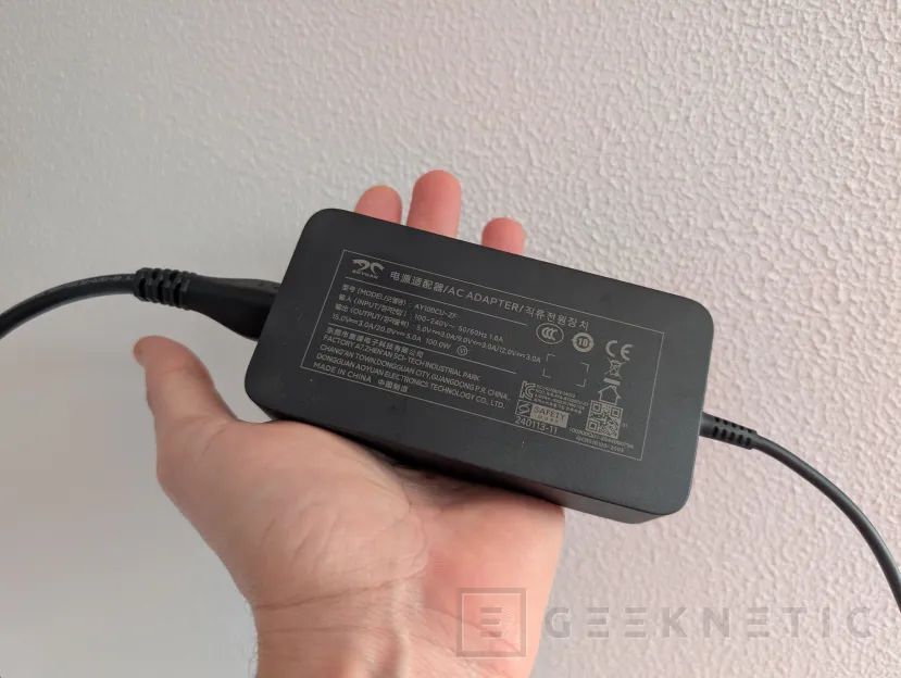 Geeknetic PCSpecialist 14" Lafité AI AMD Review 16