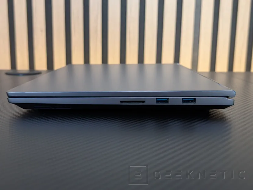 Geeknetic PCSpecialist 14" Lafité AI AMD Review 3