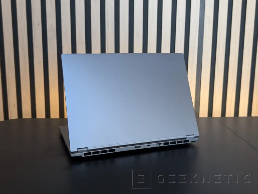 Geeknetic PCSpecialist 14" Lafité AI AMD Review 2