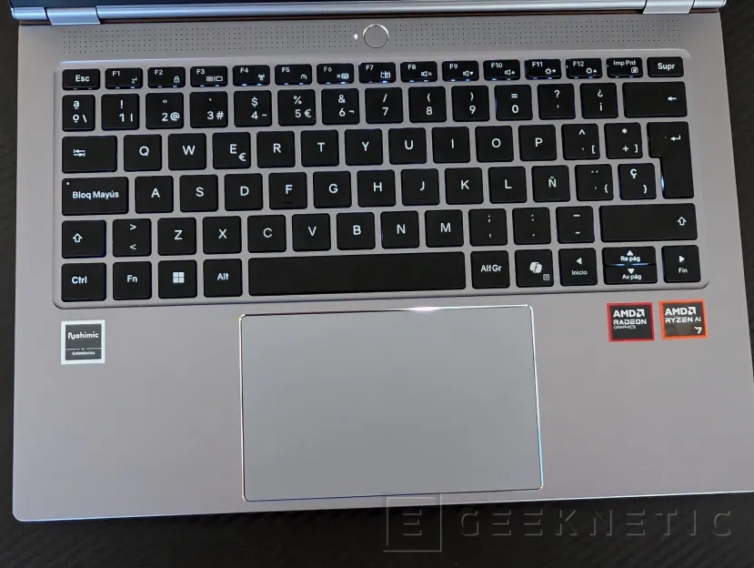 Geeknetic PCSpecialist 14" Lafité AI AMD Review 9